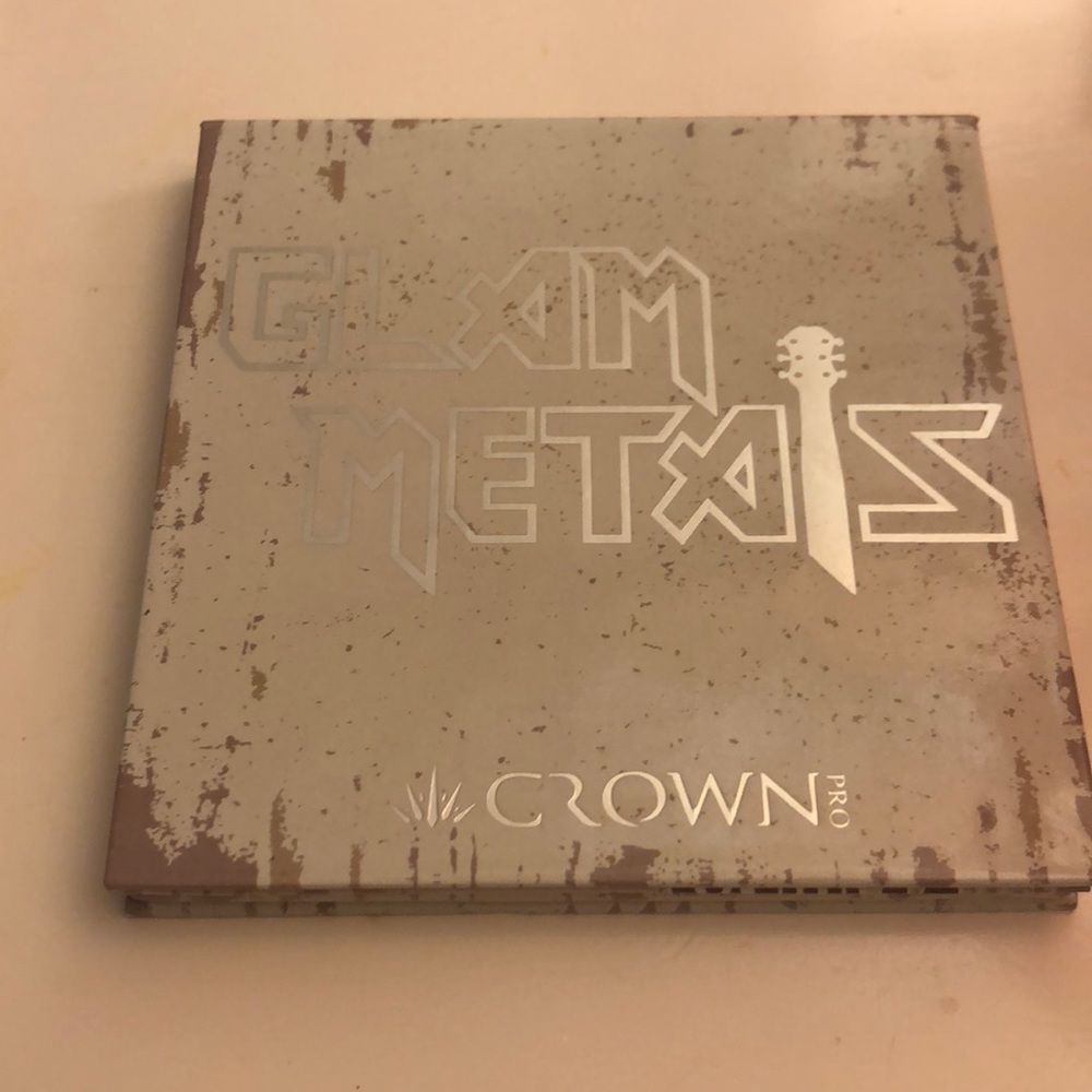 Crown Pro Glam Metals palette